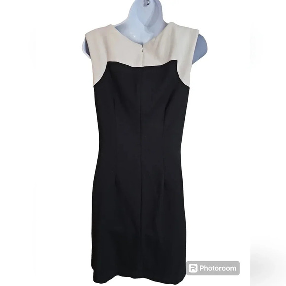 White House Black Market Women’s 8 Black White Sheath Dress Silver Button Mod - Picture 4 of 8